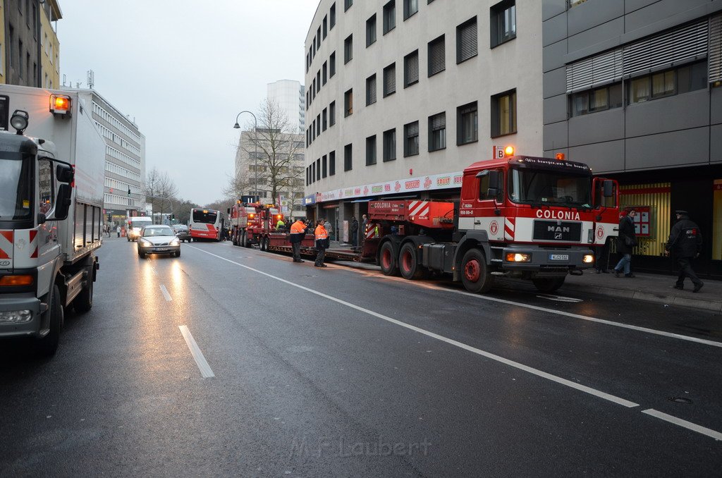 Stadtbus fing Feuer Koeln Muelheim Frankfurterstr Wiener Platz P186.JPG